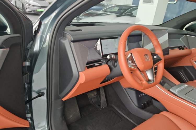 Used BYD Tang L 2025 DM 175KM Drone Player Edition Driver Seat