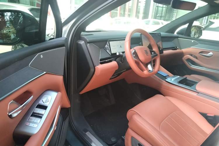 Used BYD Tang L 2025 DM 175KM Drone Player Edition Driver Seat
