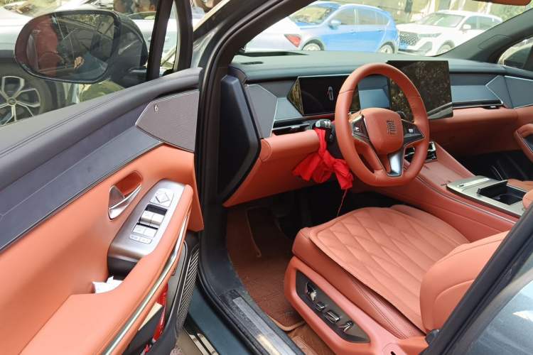 Used BYD Tang L 2025 DM 175KM Drone Player Edition Driver Seat
