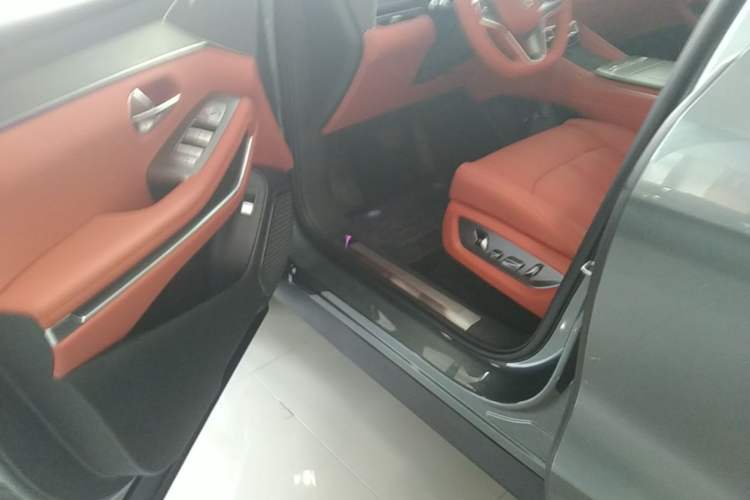 Used BYD Tang L 2025 DM 175KM Drone Player Edition Driver Seat