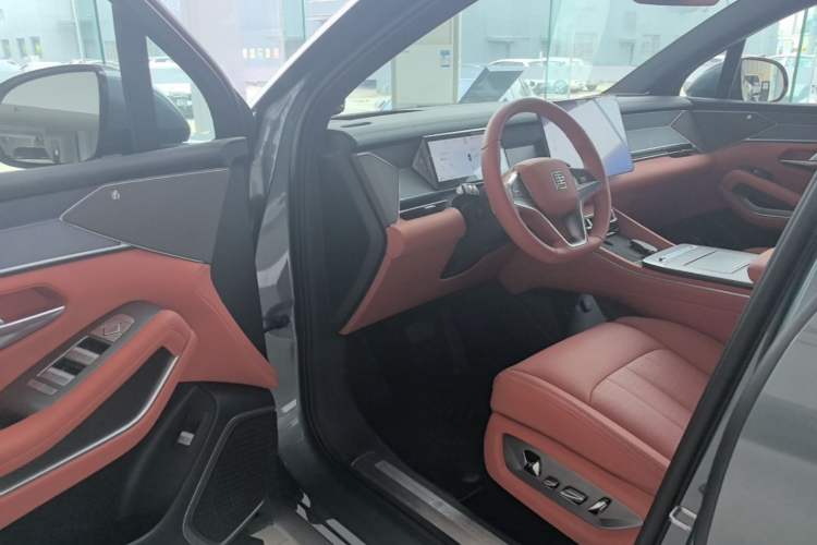 Used BYD Tang L 2025 DM 175KM Drone Player Edition Driver Seat