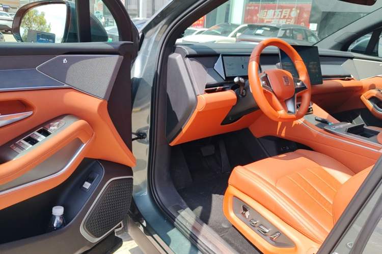 Used BYD Tang L 2025 DM 175KM Drone Player Edition Driver Seat