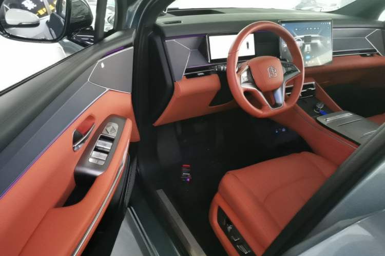Used BYD Tang L 2025 DM 175KM Drone Player Edition Driver Seat