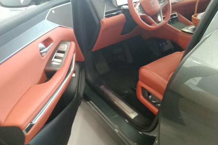 Used BYD Tang L 2025 DM 175KM Drone Player Edition Driver Seat