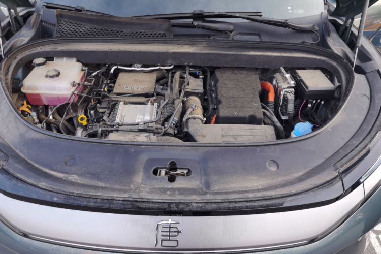Used BYD Tang L 2025 DM 200KM Four-Wheel Drive LiDAR Flagship Model Engine Bay