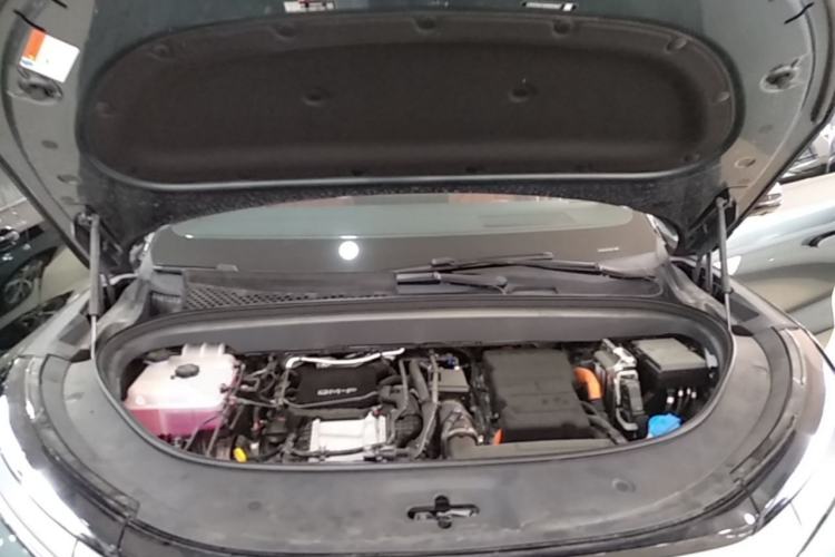 Used BYD Tang L 2025 DM 200KM Four-Wheel Drive LiDAR Flagship Model Engine Bay