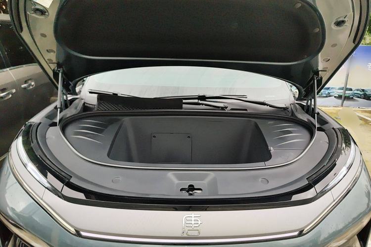 Used BYD Tang L 2025 EV 600KM All-Wheel-Drive LiDAR Flagship Model Engine Bay