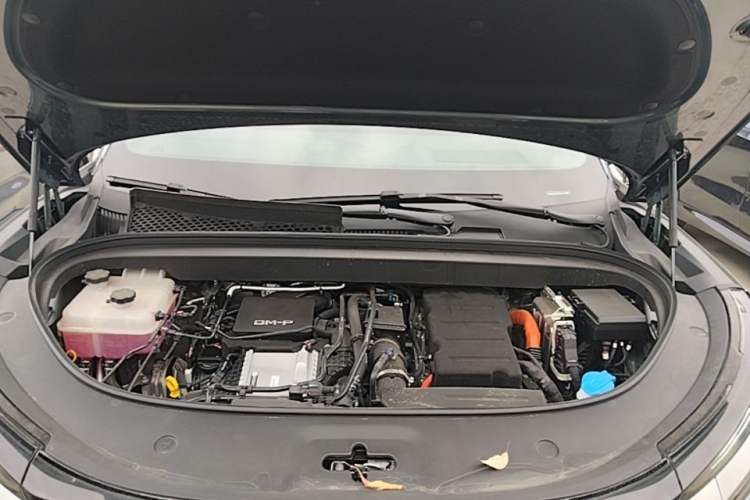 Used BYD Tang L 2025 DM 175KM Drone Player Edition Engine Bay