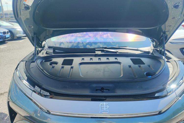 Used BYD Tang L 2025 DM 200KM Four-Wheel Drive LiDAR Flagship Model Engine Bay