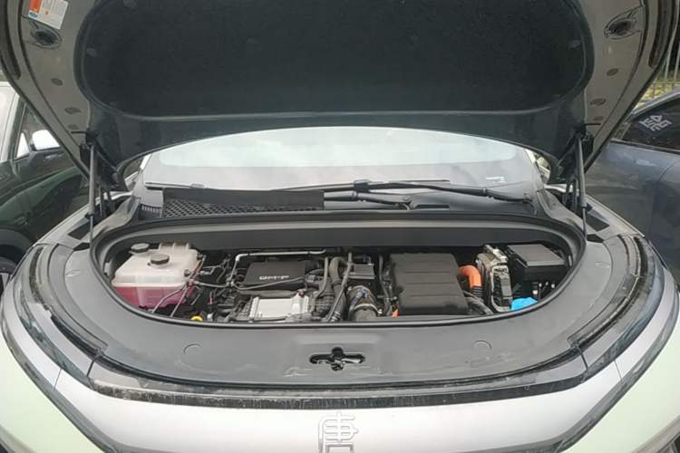 Used BYD Tang L 2025 DM 175KM Drone Player Edition Engine Bay