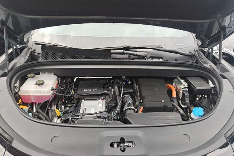 Used BYD Tang L 2025 DM 175KM Drone Player Edition Engine Bay