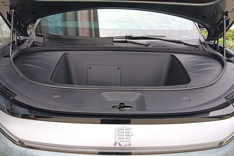 Used BYD Tang L 2025 EV 600KM All-Wheel-Drive LiDAR Flagship Model Engine Bay