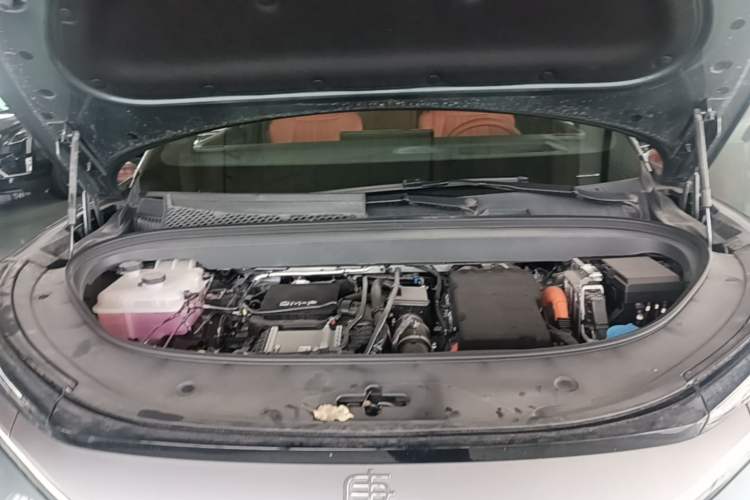 Used BYD Tang L 2025 DM 175KM Drone Player Edition Engine Bay