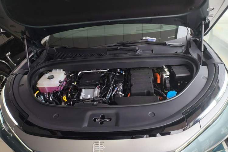 Used BYD Tang L 2025 DM 175KM Drone Player Edition Engine Bay
