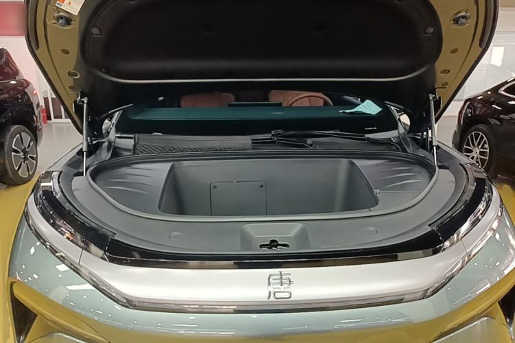Used BYD Tang L 2025 EV with 670 km Range LiDAR and Premium Features Engine Bay