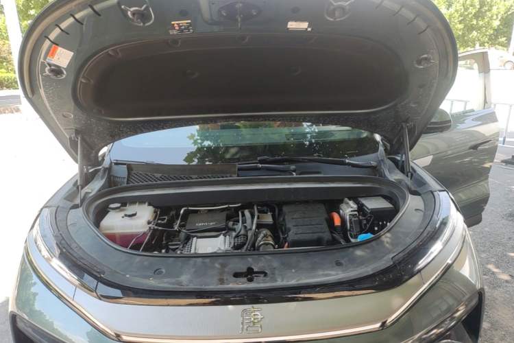 Used BYD Tang L 2025 DM 175KM Drone Player Edition Engine Bay
