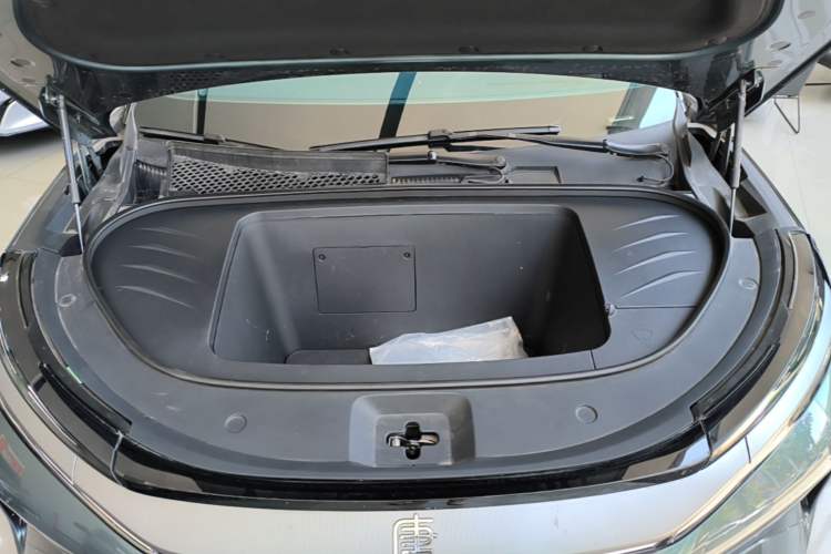 Used BYD Tang L 2025 EV 670KM LiDAR Flagship Version Engine Bay
