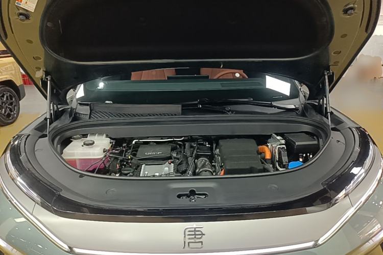 Used BYD Tang L 2025 DM 175KM Drone Player Edition Engine Bay