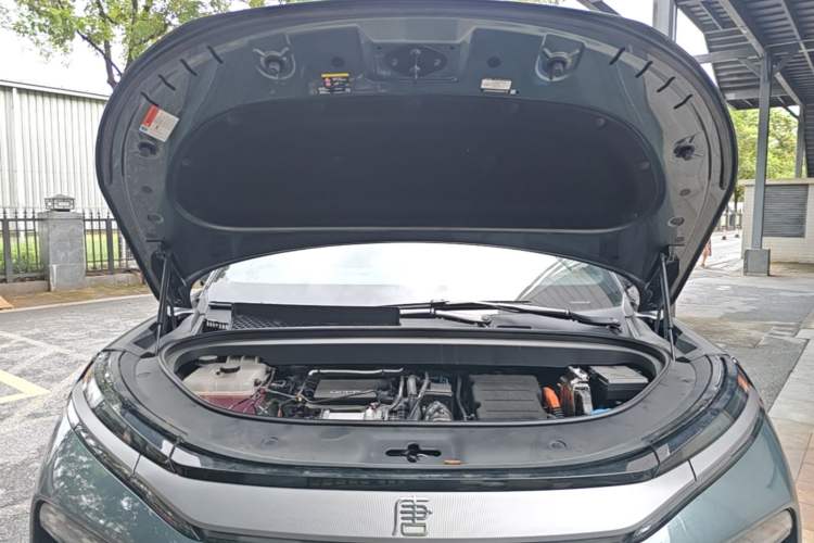Used BYD Tang L 2025 DM 175KM Drone Player Edition Engine Bay