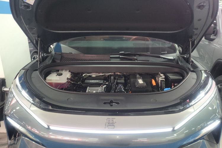 Used BYD Tang L 2025 DM 215KM LiDAR Flagship Model Engine Bay