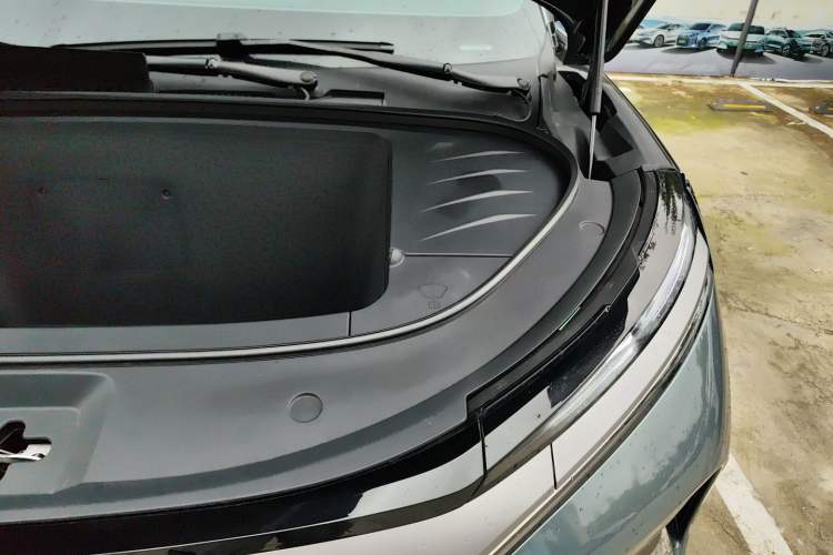 Used BYD Tang L 2025 EV 600KM All-Wheel-Drive LiDAR Flagship Model Engine Bay Left