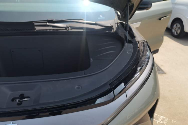 Used BYD Tang L 2025 EV 670KM LiDAR Flagship Version Engine Bay Left