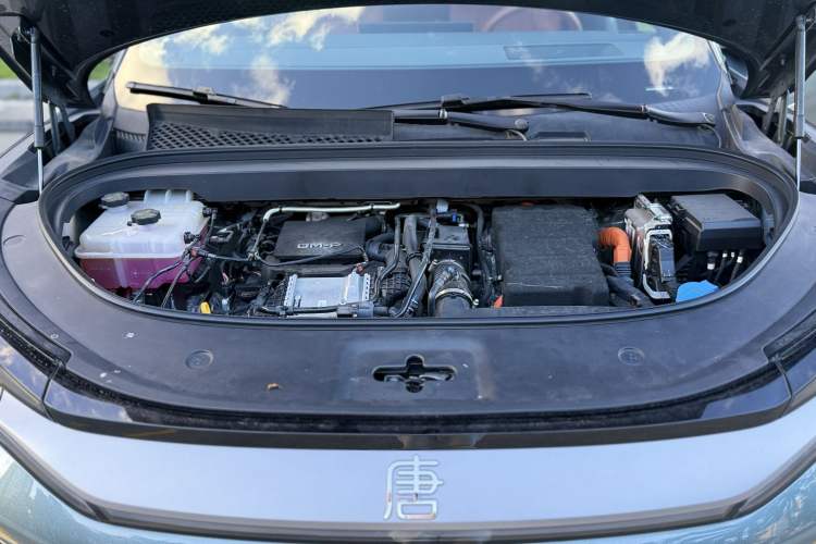 Used BYD Tang L 2025 DM 175KM Drone Player Edition Engine Bay