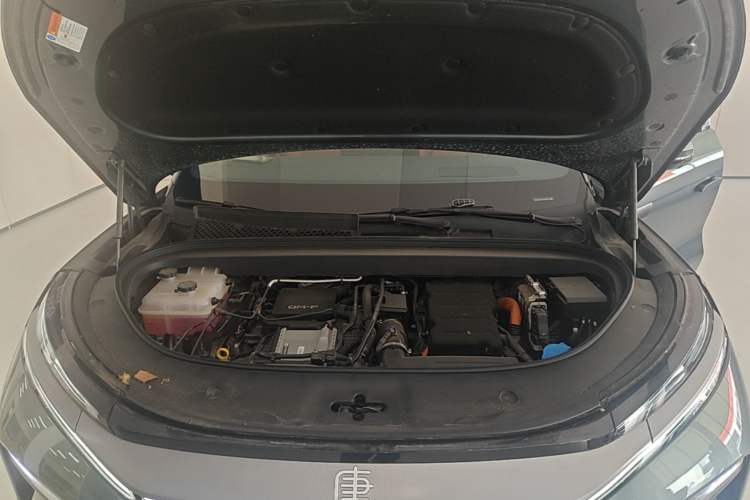 Used BYD Tang L 2025 DM 175KM Drone Player Edition Engine Bay