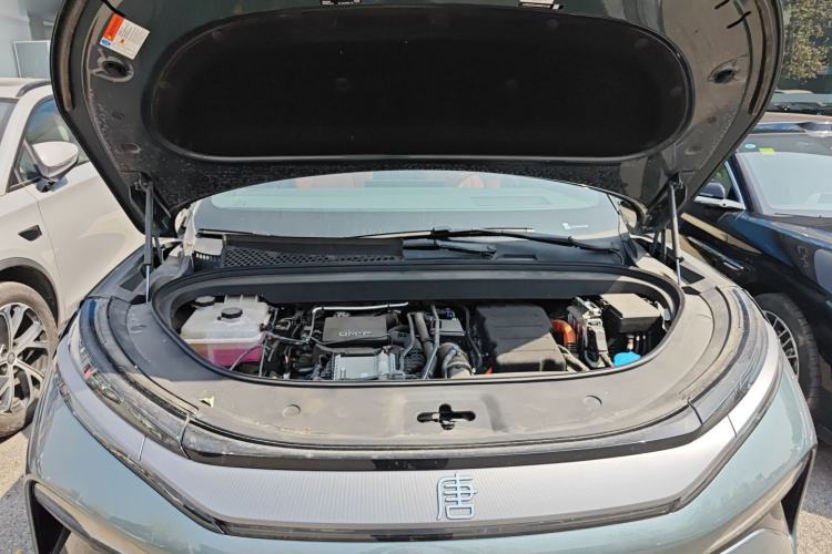 Used BYD Tang L 2025 DM 175KM Drone Player Edition Engine Bay