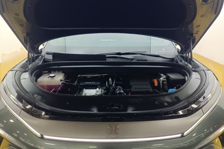 Used BYD Tang L 2025 DM 200KM Four-Wheel Drive LiDAR Flagship Model Engine Bay