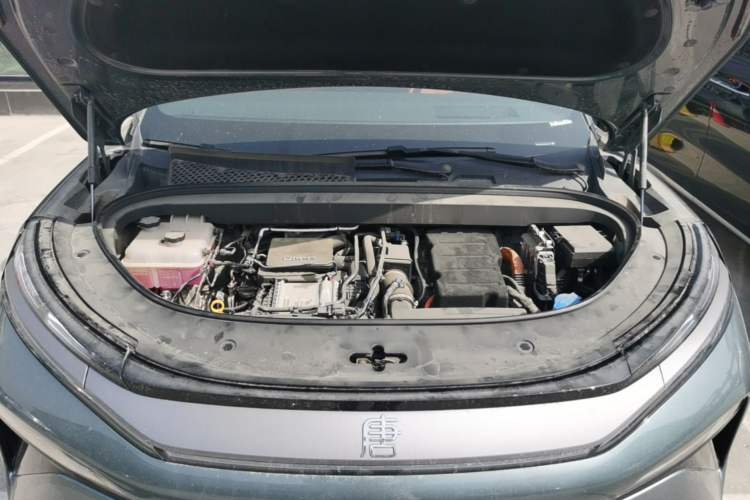 Used BYD Tang L 2025 DM 175KM Drone Player Edition Engine Bay