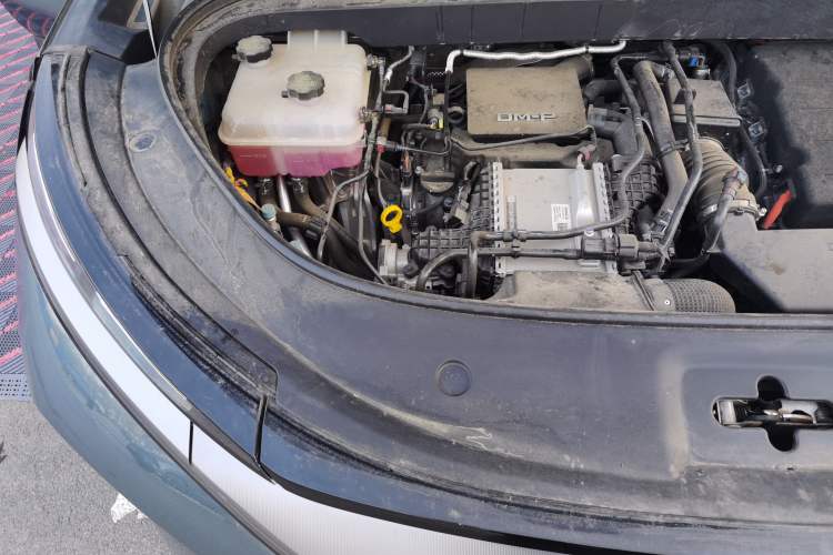Used BYD Tang L 2025 DM 200KM Four-Wheel Drive LiDAR Flagship Model Engine Bay Right