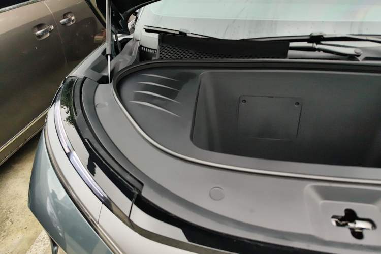 Used BYD Tang L 2025 EV 600KM All-Wheel-Drive LiDAR Flagship Model Engine Bay Right