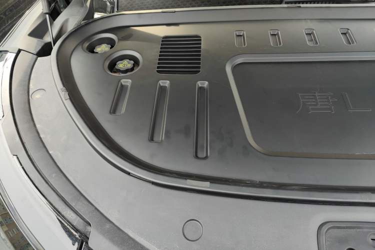 Used BYD Tang L 2025 DM 200KM Four-Wheel Drive LiDAR Flagship Model Engine Bay Right
