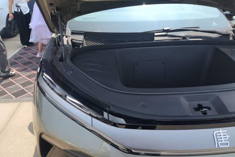 Used BYD Tang L 2025 EV 670KM LiDAR Flagship Version Engine Bay Right