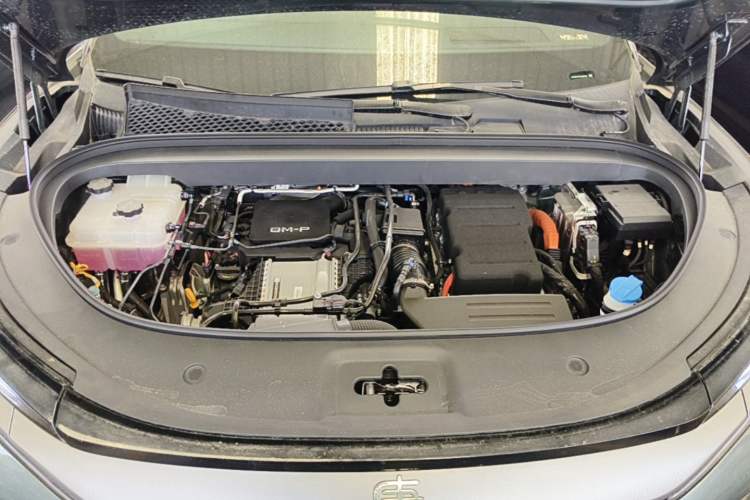 Used BYD Tang L 2025 DM 175KM Drone Player Edition Engine Bay