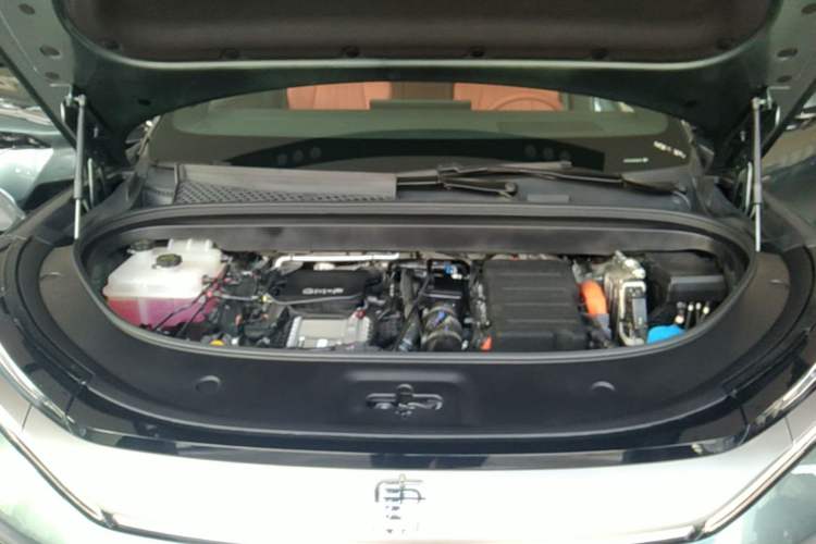 Used BYD Tang L 2025 DM 175KM Drone Player Edition Engine Bay