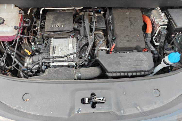 Used BYD Tang L 2025 DM 175KM Drone Player Edition Engine Bay