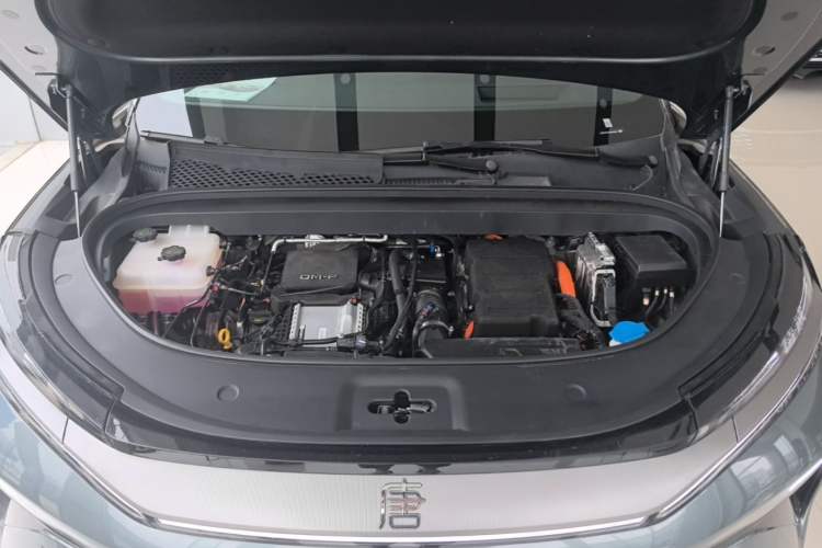 Used BYD Tang L 2025 DM 175KM Drone Player Edition Engine Bay
