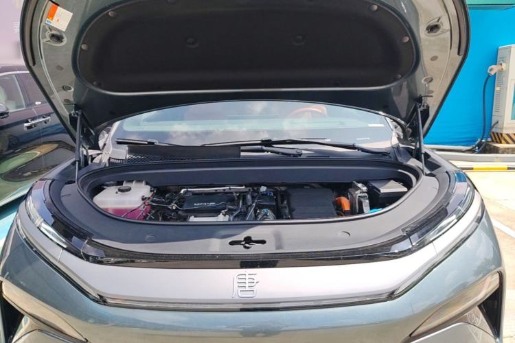 Used BYD Tang L 2025 DM 175KM Drone Player Edition Engine Bay