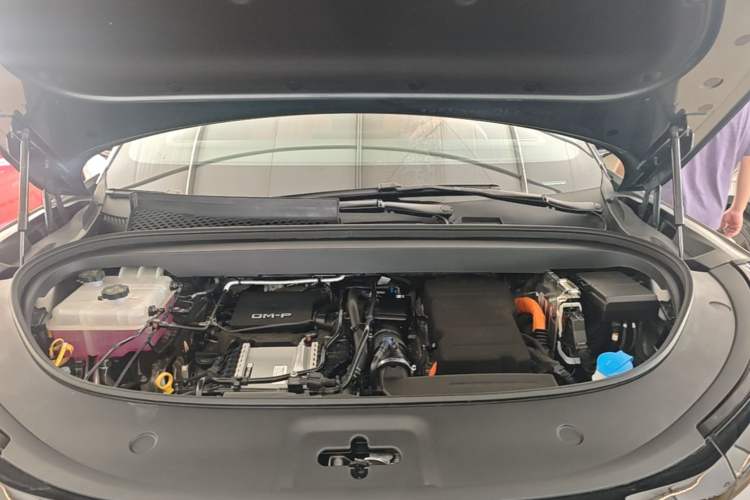 Used BYD Tang L 2025 DM 175KM Drone Player Edition Engine Bay