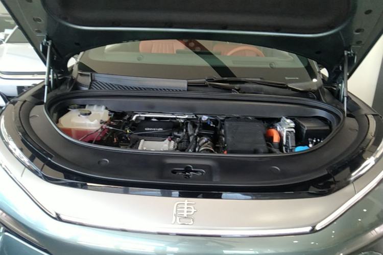 Used BYD Tang L 2025 DM 175KM Drone Player Edition Engine Bay