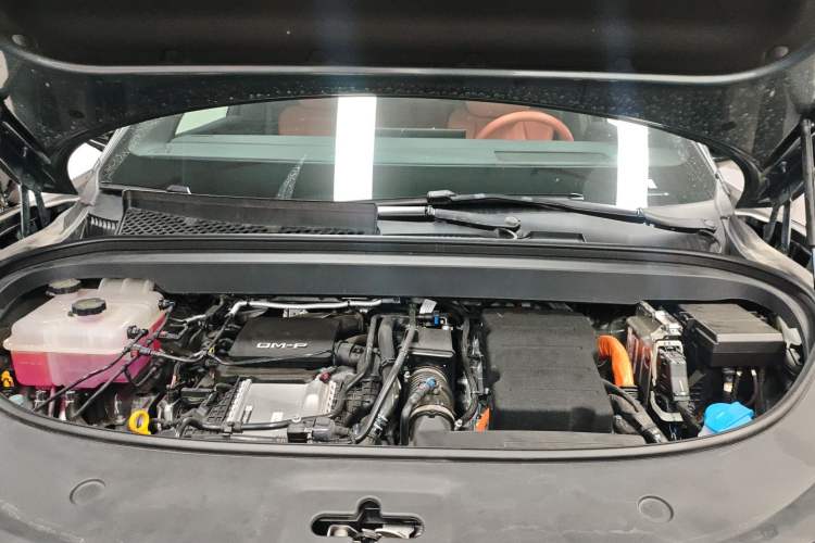 Used BYD Tang L 2025 DM 175KM Drone Player Edition Engine Bay