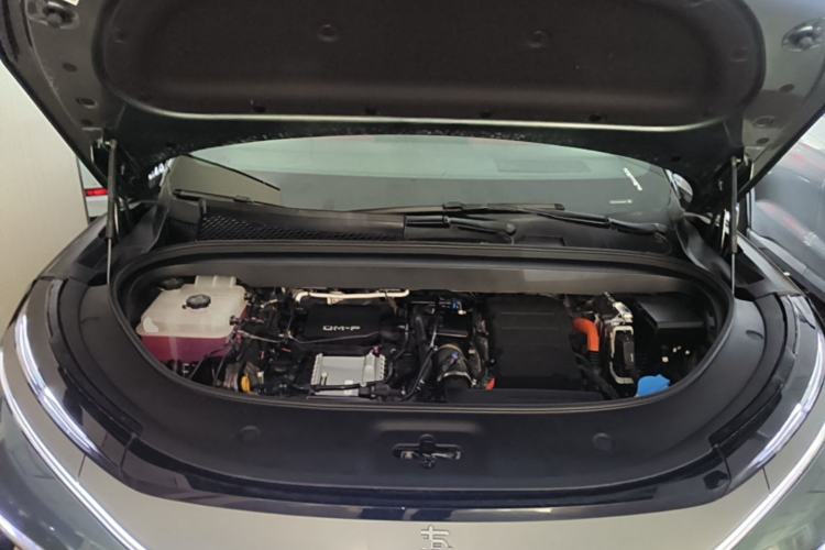 Used BYD Tang L 2025 DM 175KM Drone Player Edition Engine Bay