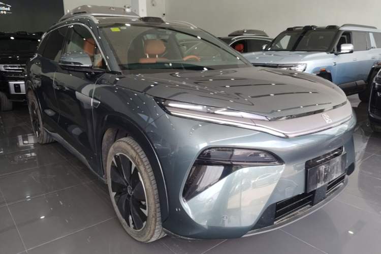 Used BYD Tang L 2025 DM 175KM Drone Player Edition Front Right 45 Deg