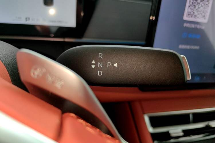 Used BYD Tang L 2025 DM 175KM Drone Player Edition Gear Lever