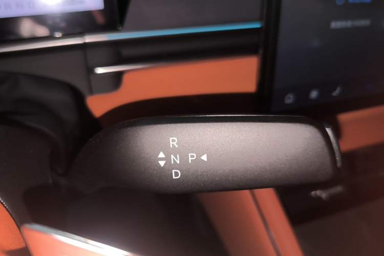 Used BYD Tang L 2025 DM 175KM Drone Player Edition Gear Lever