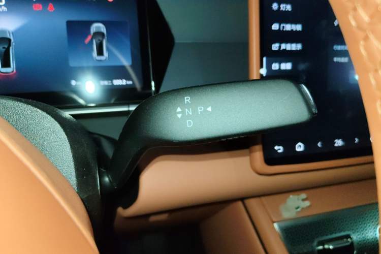 Used BYD Tang L 2025 EV 670KM LiDAR Flagship Version Gear Lever