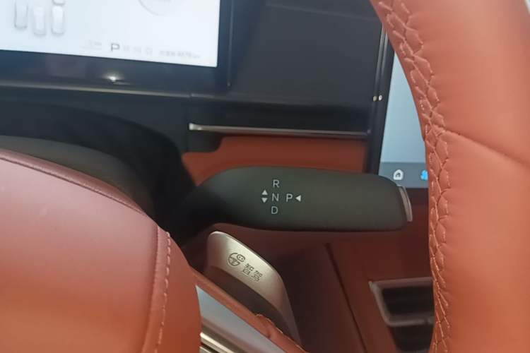 Used BYD Tang L 2025 DM 175KM Drone Player Edition Gear Lever
