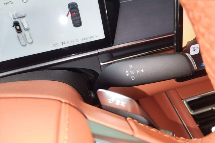 Used BYD Tang L 2025 DM 175KM Drone Player Edition Gear Lever